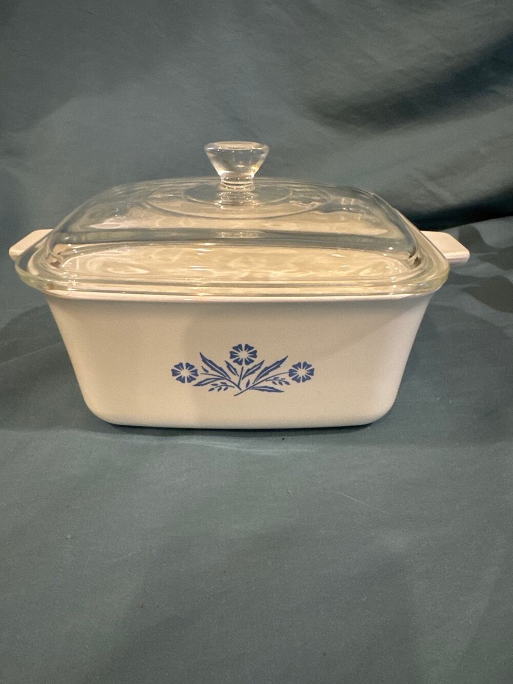 Vtg CorningWare P-4-B  Blue Cornflower Pattern, Cir 70's w/ Lid